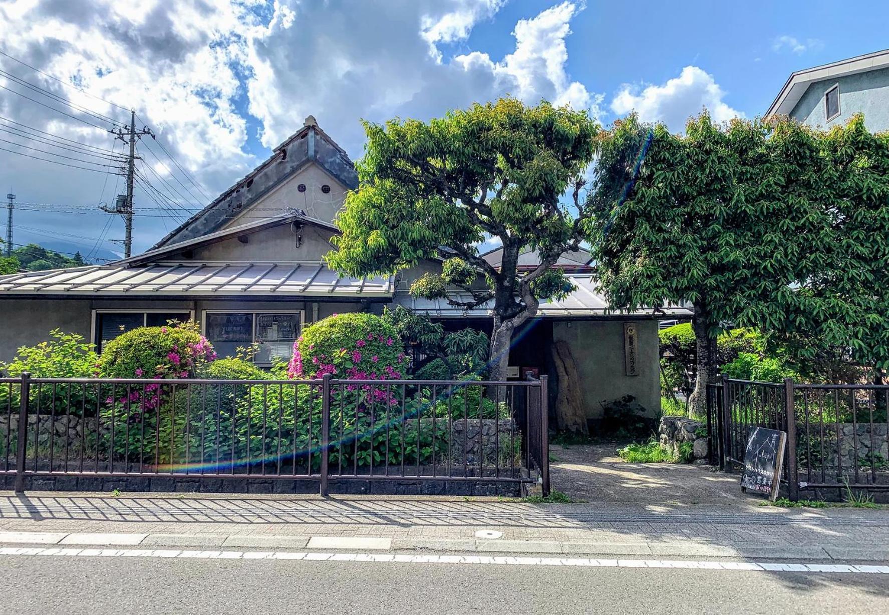 Guest House Yukari Tsuru Экстерьер фото